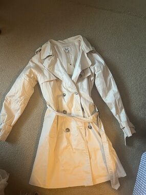 Classic Women's Trench Coat - Cream